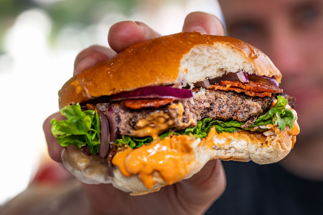 Unsere Spezialität, der Raclette Burger