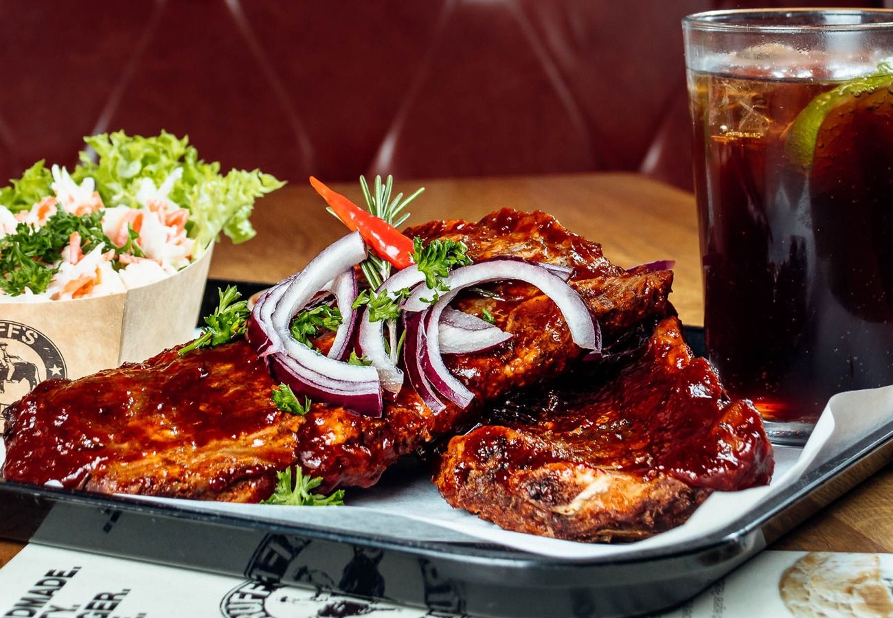 Burger mit hausgemachten, frischen Fries